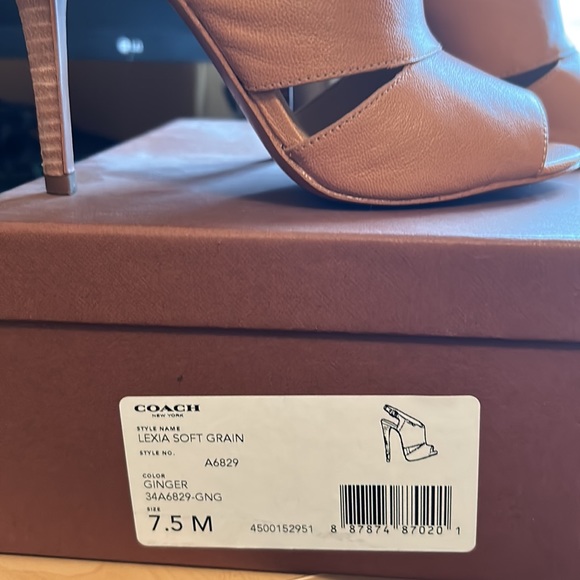 Coach sandals in soft grain leather - Picture 2 of 3